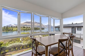 Premier-Suite, 2 Schlafzimmer, Bergblick (Tekapo) | Blick auf den See