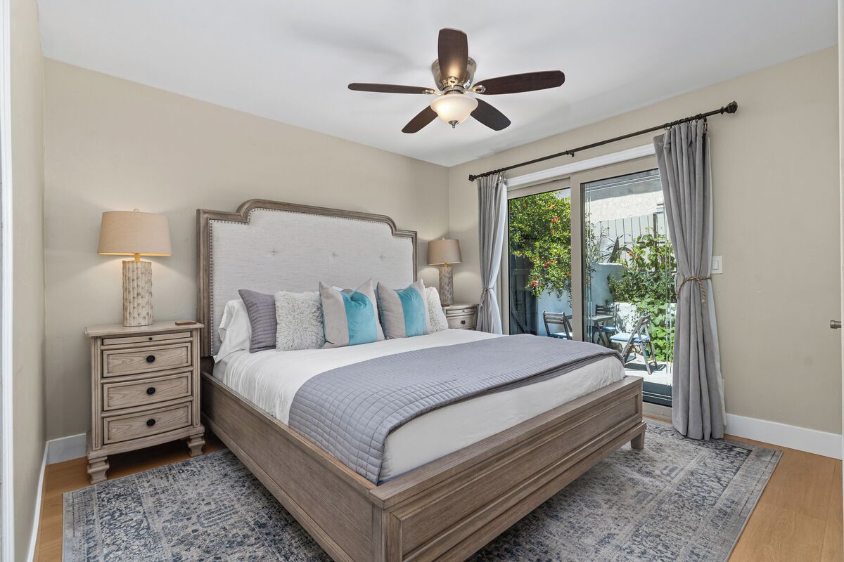 2 bedrooms, iron/ironing board, travel crib, internet