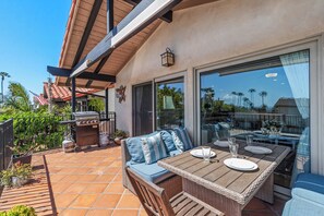 Outdoor dining - Coastal Modern Beach Cottage-2 Bed/2 Bath, A/C, Vegetable Garden, Walk2Beach (Dana Point)