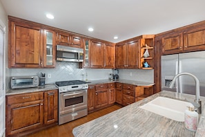 Refrigerador, microondas, horno, placa de cocina
