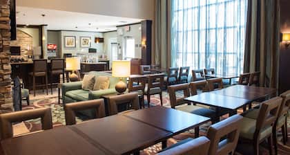 Suite with Roll-in Shower | Free Breakfast