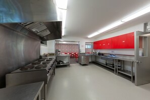 Dining - HI Edmonton - Hostel (Edmonton)