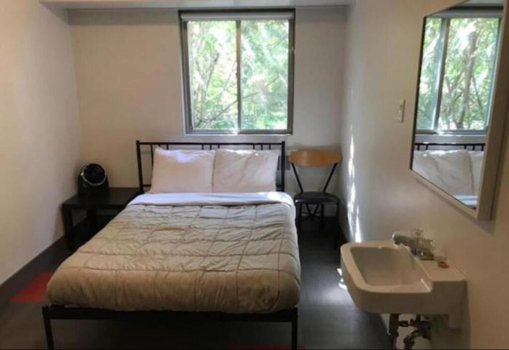 Photo - HI Edmonton - Hostel