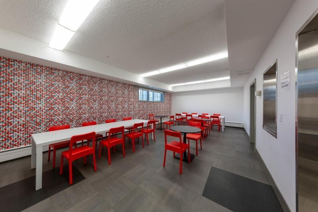 Photo - HI Edmonton - Hostel