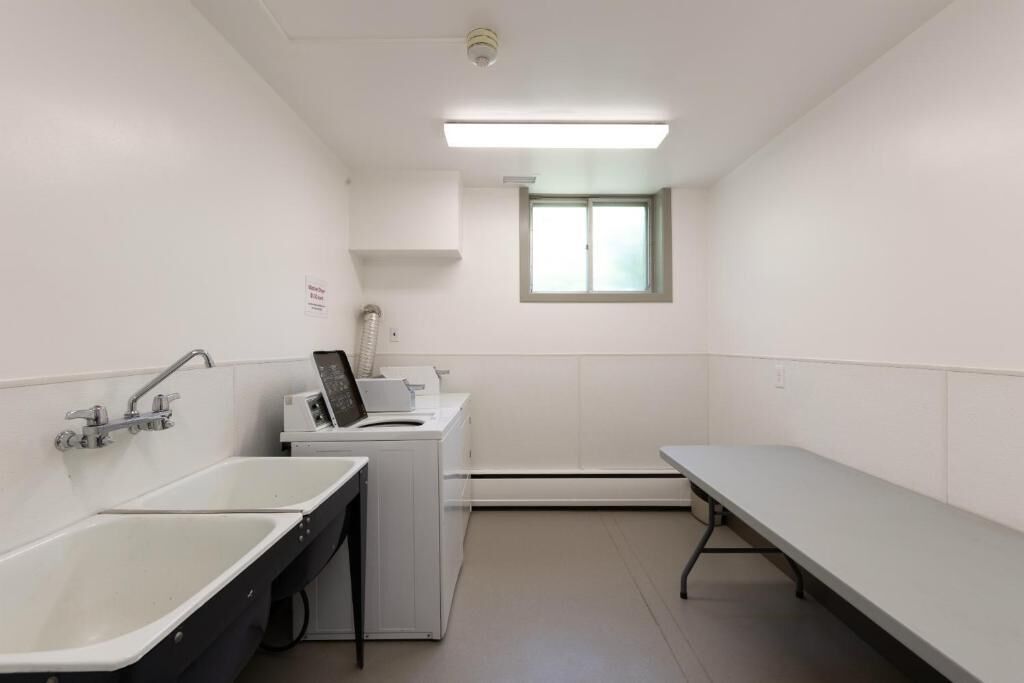 Photo - HI Edmonton - Hostel