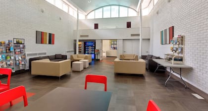 HI Edmonton - Hostel