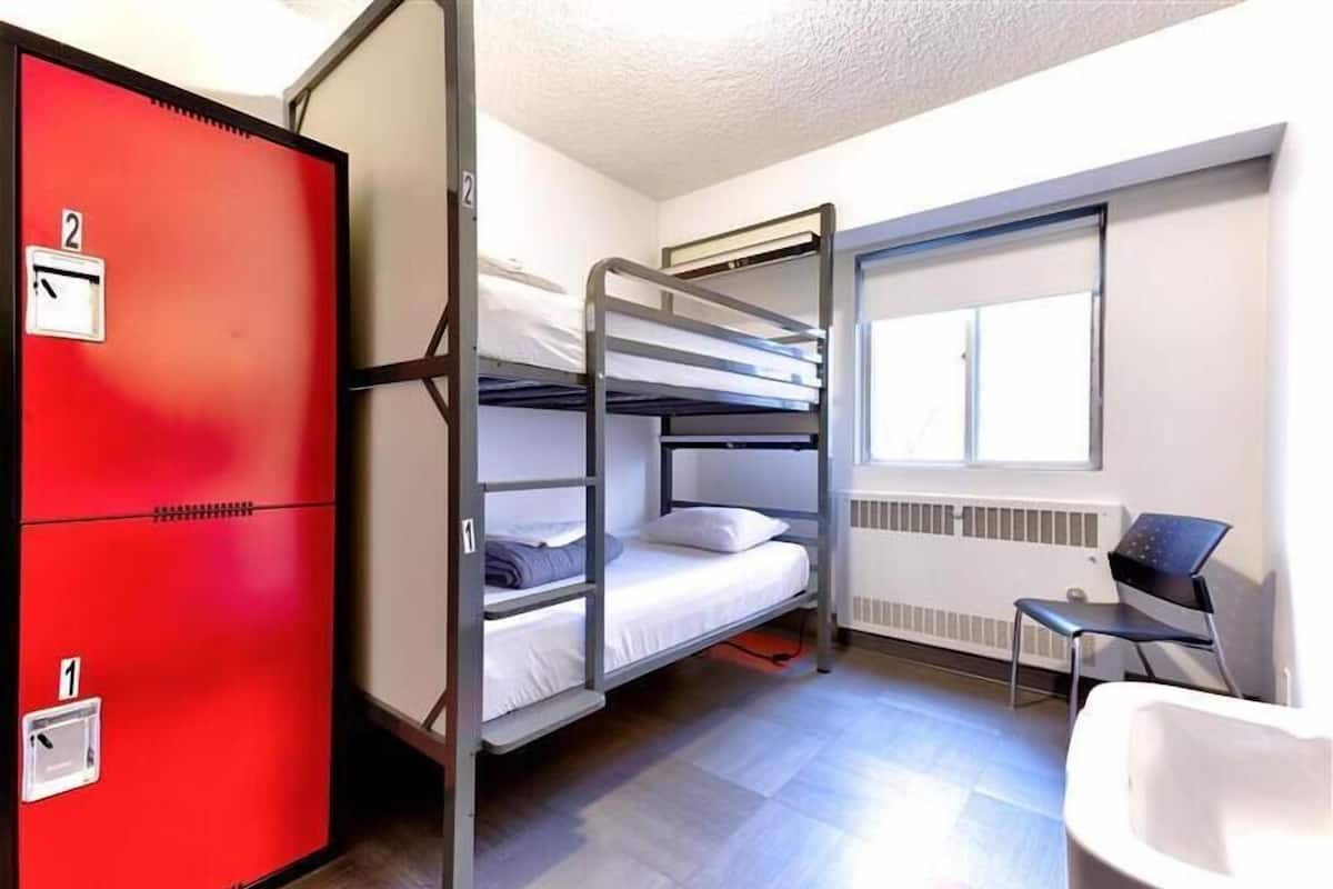 Twin Room, Shared Bathroom | WiFi (free), bed sheets