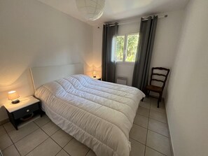 3 chambres, fer et planche à repasser, lit parapluie, Wi-Fi gratuit