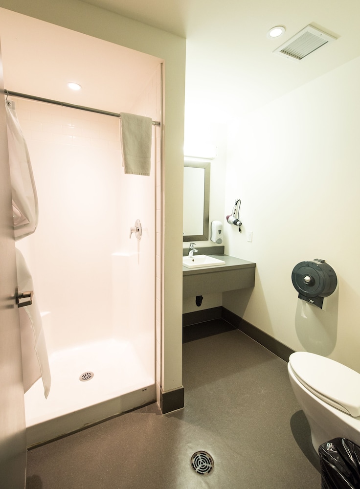 HI Calgary City Centre by null