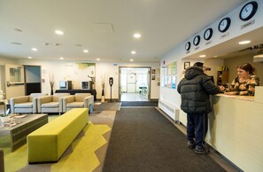 Lobby - HI Calgary City Centre - Hostel (Calgary)