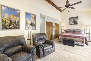 3 bedrooms, iron/ironing board, free Internet, bed sheets