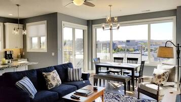 TV, books, stereo, offices