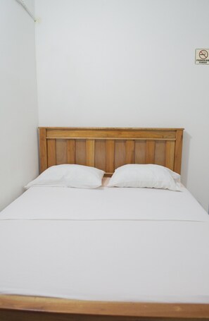 Basic Double Room (A/C) | Free WiFi - Hostal Maranatha - Hostel (Santa Marta)