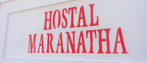 Façana frontal de l'allotjament