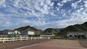 Property grounds - Hombre Guest House in beautiful Arizona  (Queen Creek)