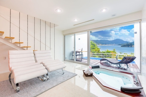 Geoje Star Marine Pool Villa Pension - V