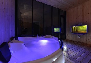 Room 202 | Jetted tub - Happiness River Pension (Gapyeong)