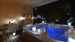 Room 101 | Jetted bathtub - Happiness River Pension (Gapyeong)