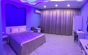 Deluxe Double Room, Jetted Tub, Garage