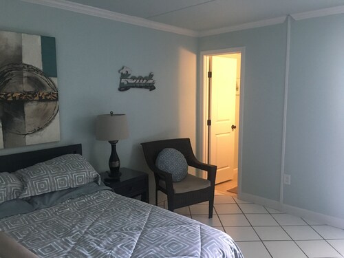 Perfect Studio Condo! THE HANGOUT Across the Street!