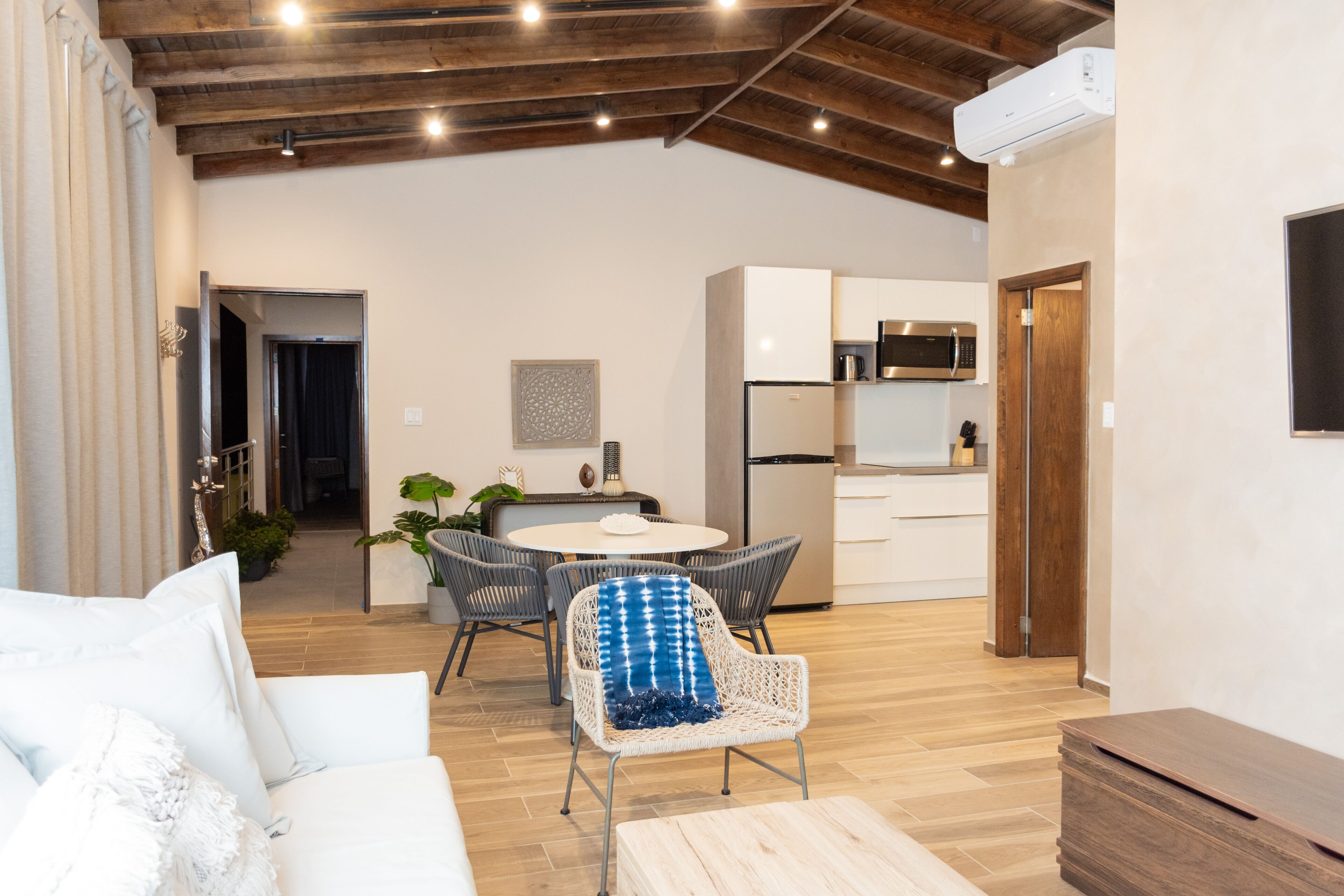 UNIT 8 | Living area | Smart TV, Netflix, streaming services