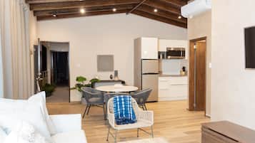 UNIT 8 | Living area | Smart TV, Netflix, streaming services