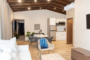 UNIT 8 | Living area | Smart TV, Netflix, streaming services - Tradewinds at Simpson Bay (Simpson Bay)