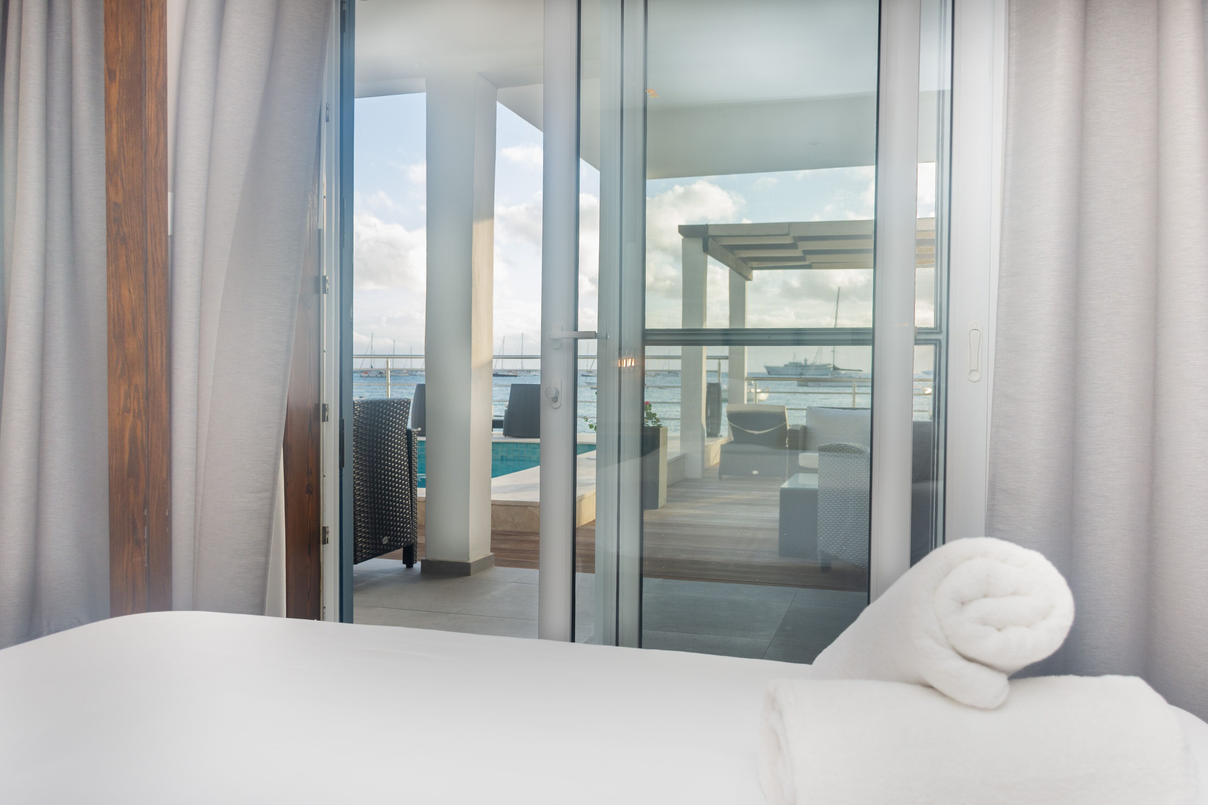 UNIT 2 | Brankas dan didekorasi berbeda-beda