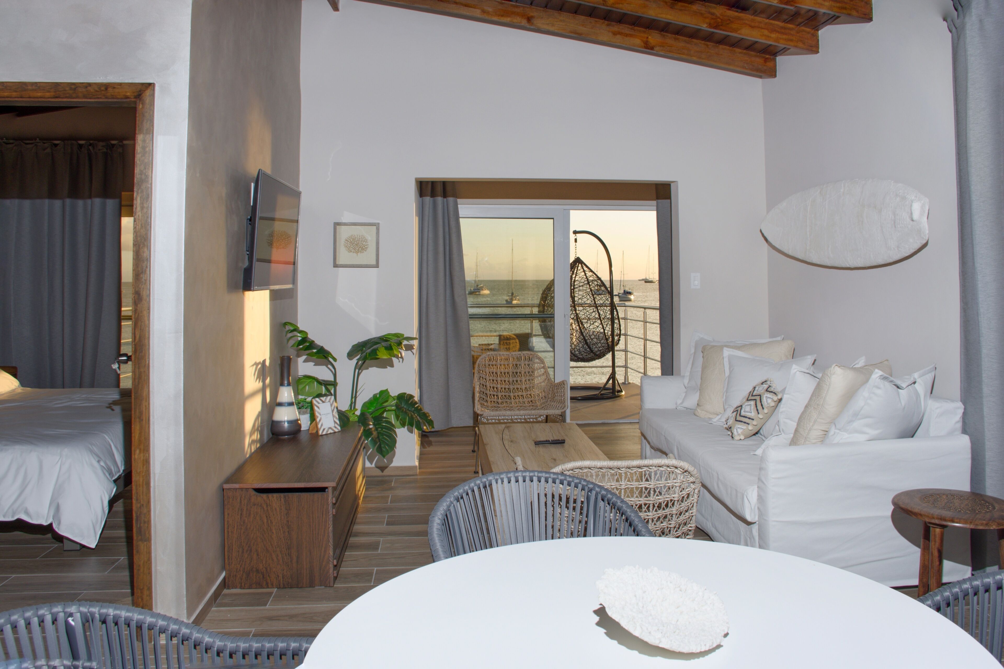 UNIT 8 | Area keluarga | Smart TV, Netflix, dan layanan streaming