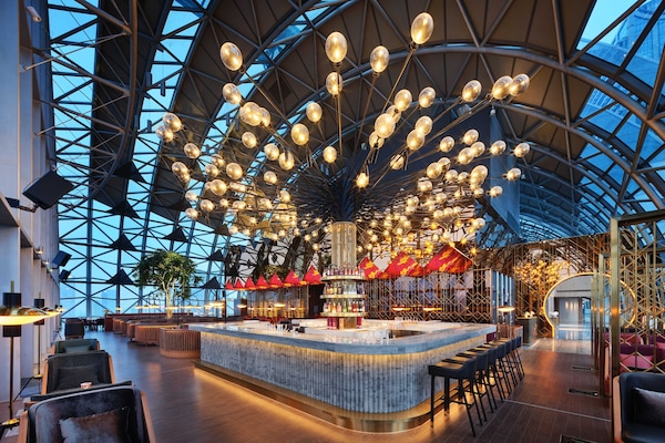 2 bars/lounges, gastropub