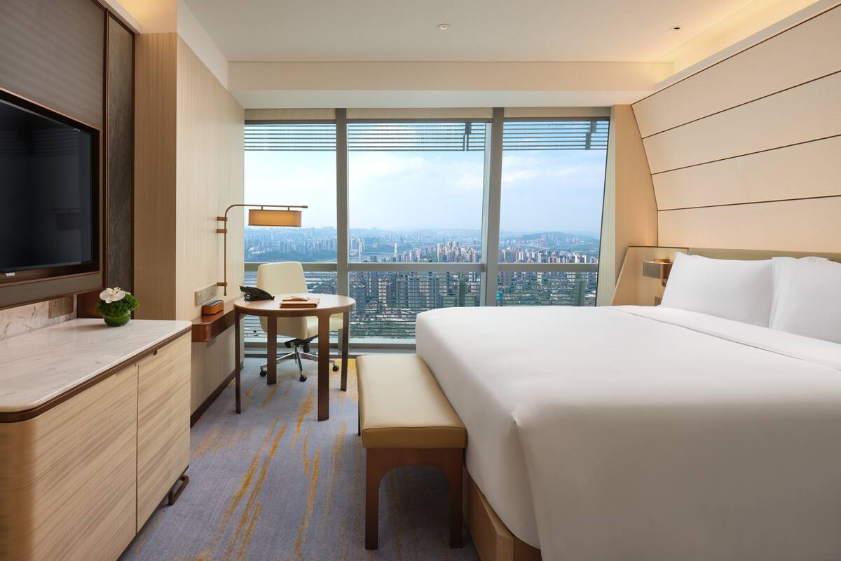 Down comforters, minibar, in-room safe, desk