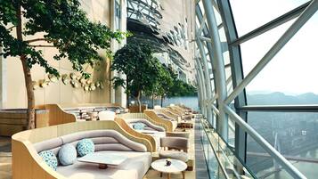 2 bars/lounges, gastropub