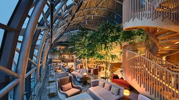 2 bars/lounges, gastropub
