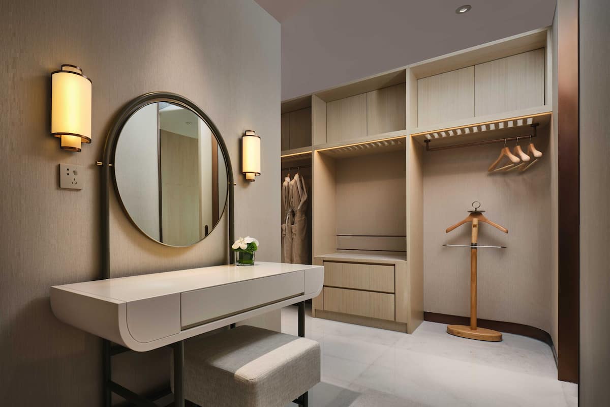 1 dormitorio, edredones de plumas, minibar y caja fuerte