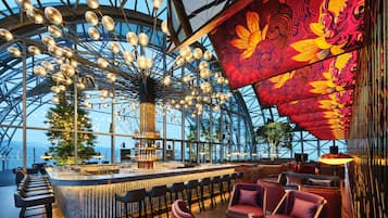 2 bars/lounges, gastropub