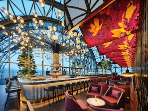 2 bars/lounges, gastropub