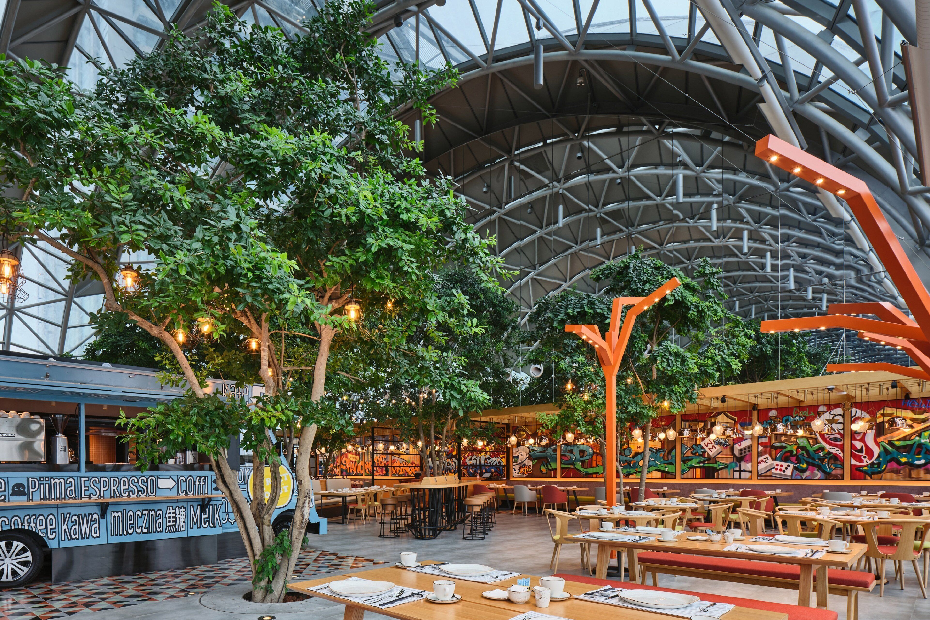 2 restaurants, breakfast, lunch, dinner served; chinese cuisine