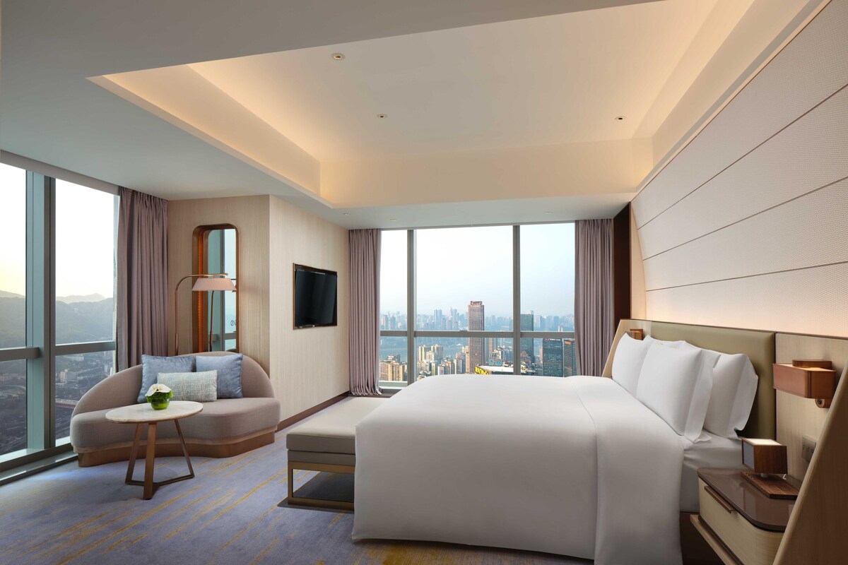 Room, River View (InterContinental) | Down comforters, minibar, in-room safe, desk