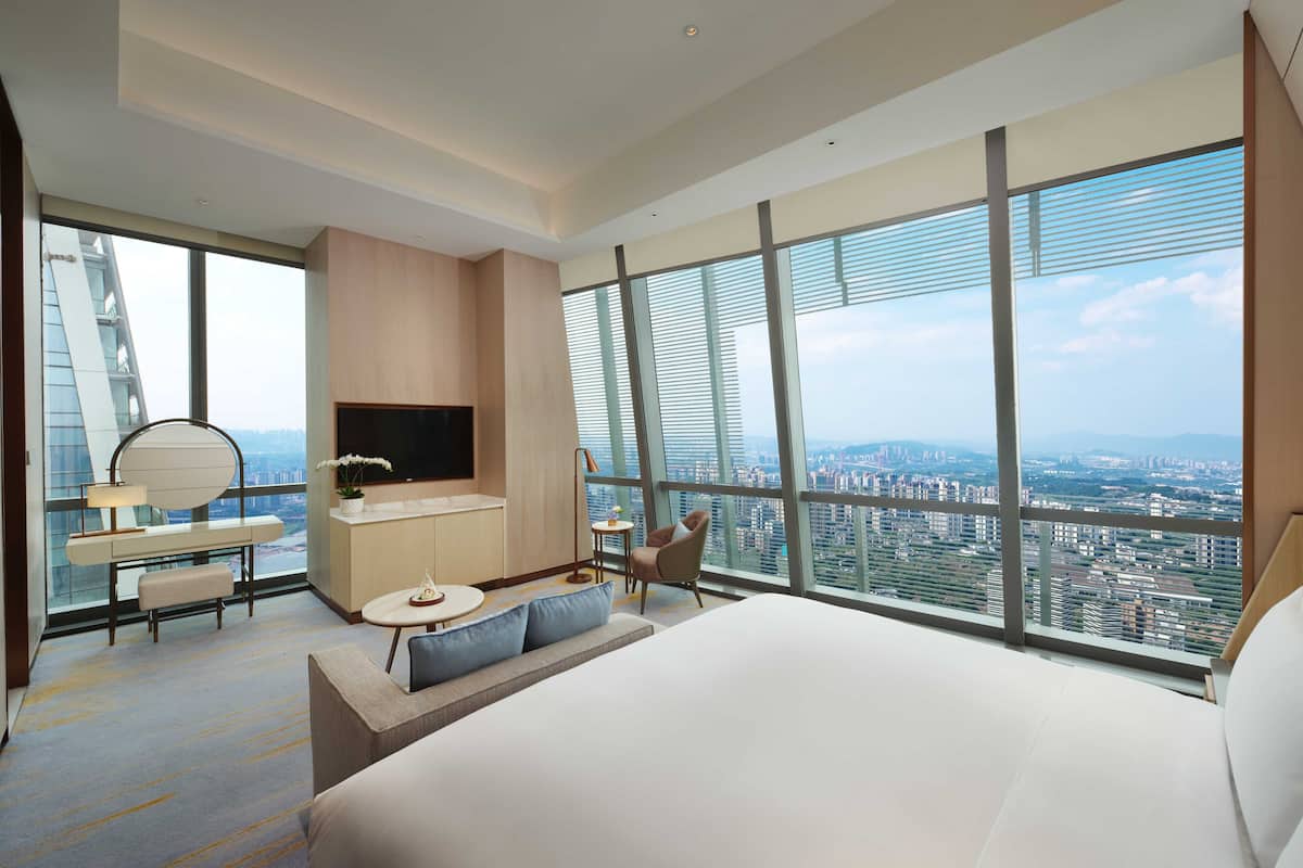 1 bedroom, down duvets, minibar, in-room safe