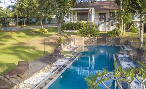 Outdoor pool - Villa Crystals - 4 Bedroom Luxury villa in Colombo, Sri Lanka (Colombo)