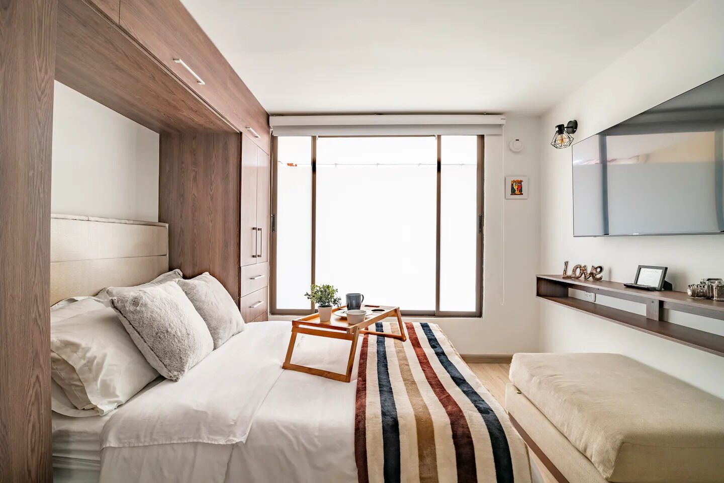 1 habitación, tabla de planchar con plancha, wifi gratis y ropa de cama 