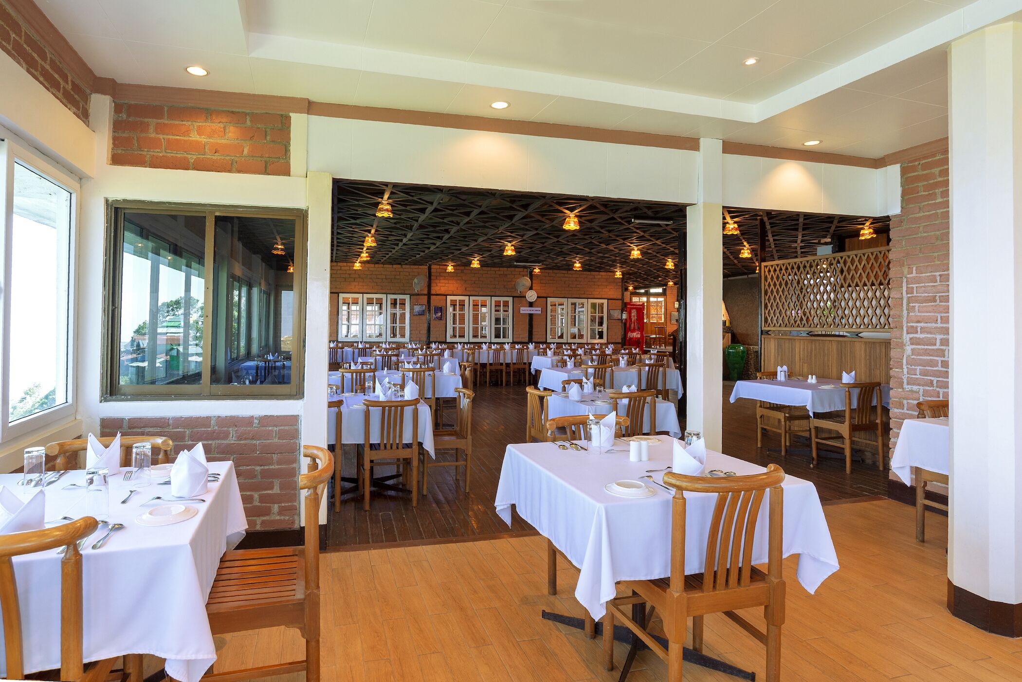 Breakfast, lunch, dinner served; local and international cuisine 