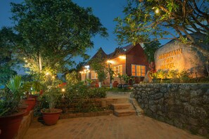 Exterior - Mountain Top Hotel (Kyaikto)