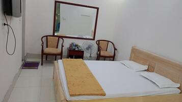 Double Room, No Windows | Minibar, free WiFi