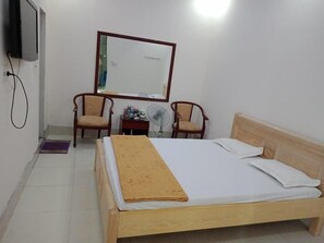 Double Room, No Windows | Minibar, free WiFi