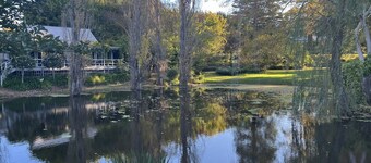 Historic Foxglove Open Gardens minutes from beach and walking trails