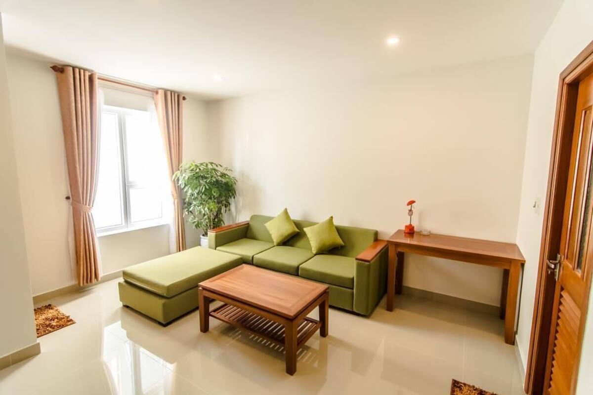 Basic Quadruple Room | Living room