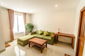 Basic Quadruple Room | Living room