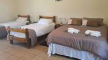 Family Room | 1 bedroom, desk, iron/ironing board, free WiFi