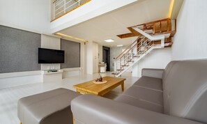 Flat-screen TV, Netflix, streaming services - Yeosu Sunset Hostel and Pension (Yeosu)